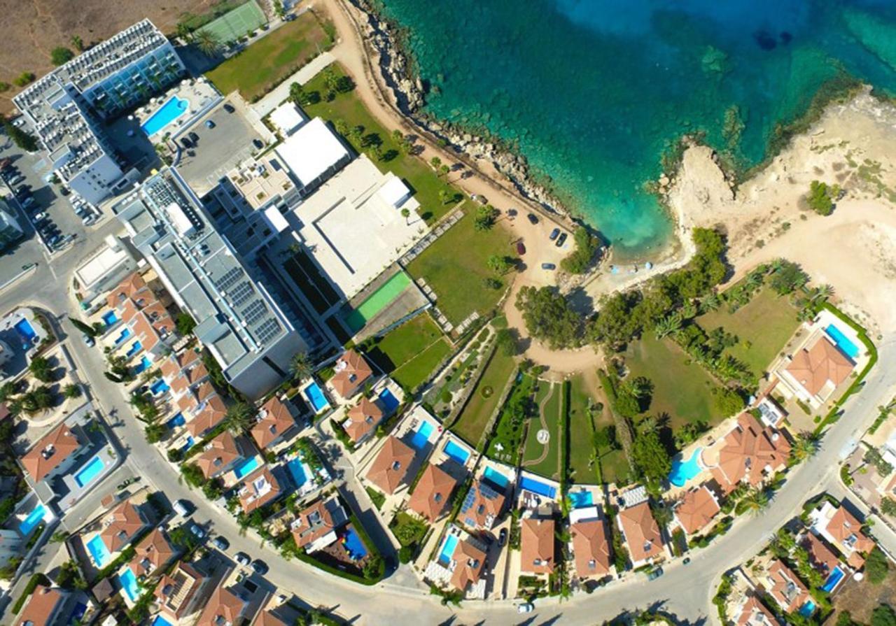 Laila - Coralli Beachfront Apartment Protarász Kültér fotó