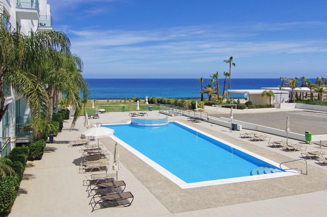 Laila - Coralli Beachfront Apartment Protarász Kültér fotó