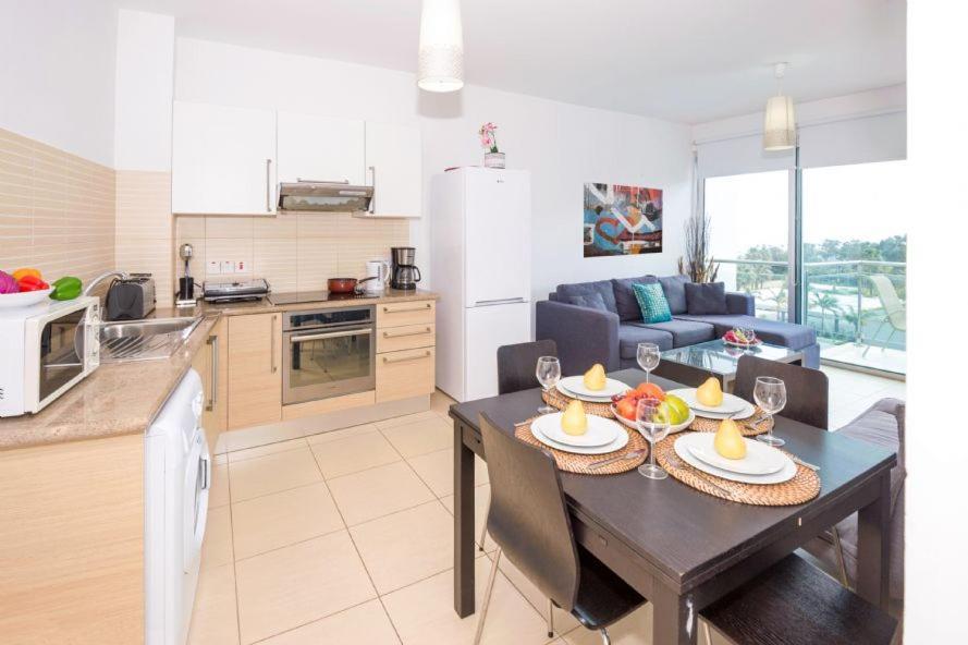 Laila - Coralli Beachfront Apartment Protarász Kültér fotó