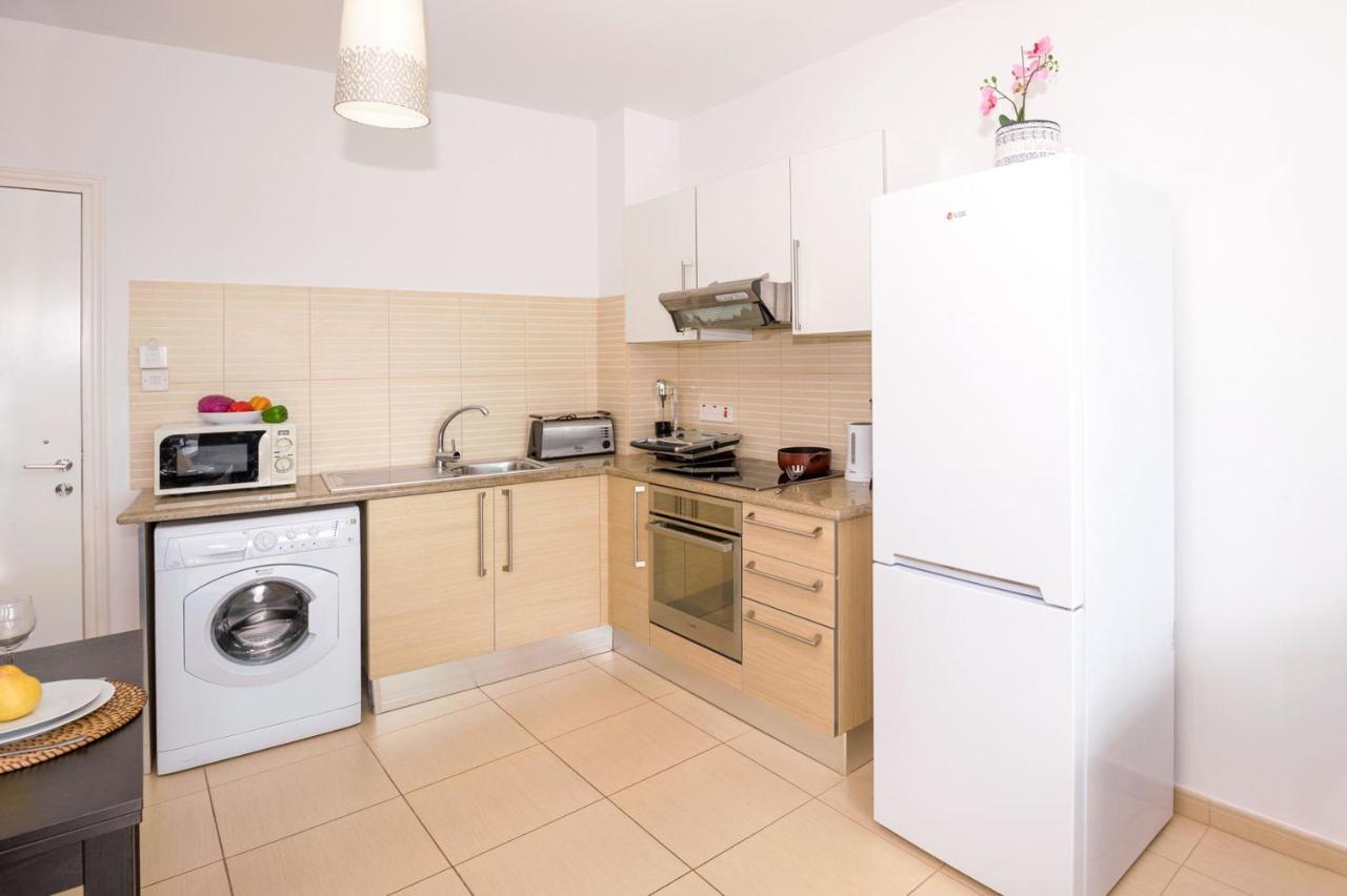 Laila - Coralli Beachfront Apartment Protarász Kültér fotó
