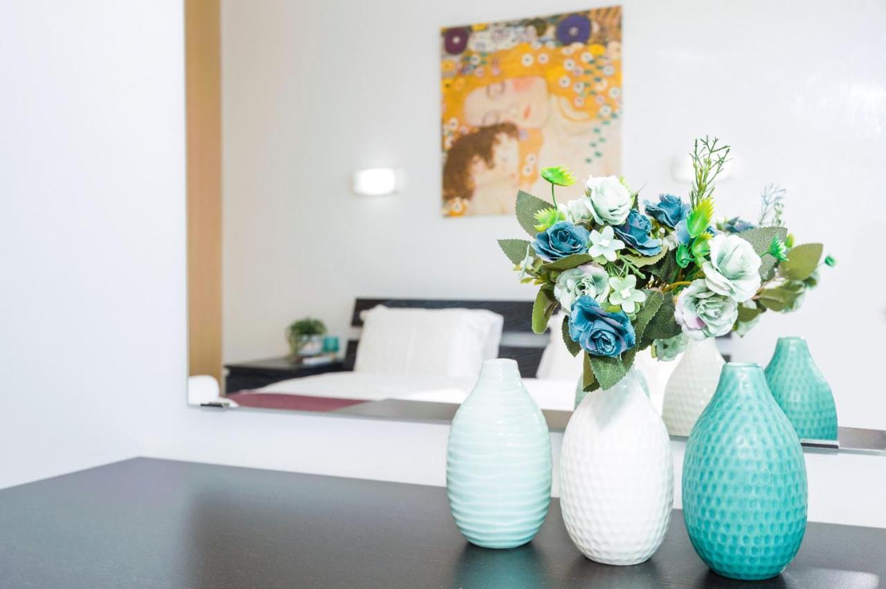 Laila - Coralli Beachfront Apartment Protarász Kültér fotó