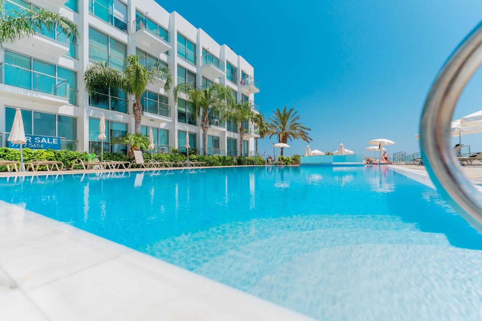 Laila - Coralli Beachfront Apartment Protarász Kültér fotó